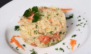 Arroz con Arveja y Salmón