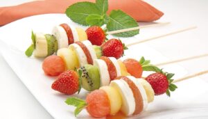 Brochetas de Frutas y Queso