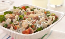 Ensalada de corbatas con arvejas y queso