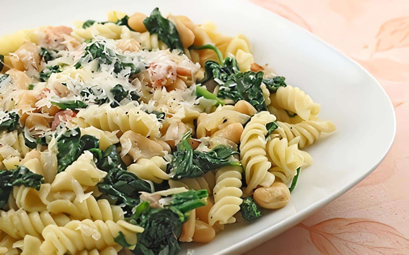 Pasta con jamón y espinacas