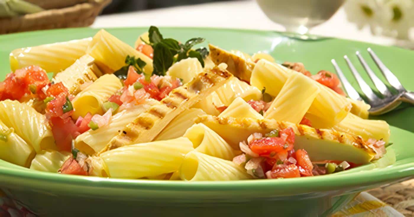 Penne rigate con pollo parmesano