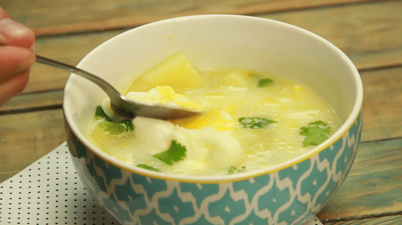 Caldo de papas: la auténtica receta colombiana