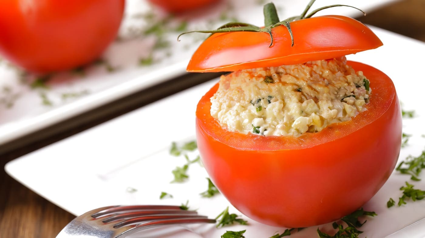 Tomates Rellenos de Maíz y Queso