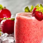 Coctel sin licor de fresa con canela
