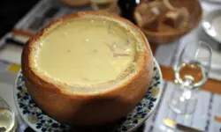 Pan relleno con fondue de queso