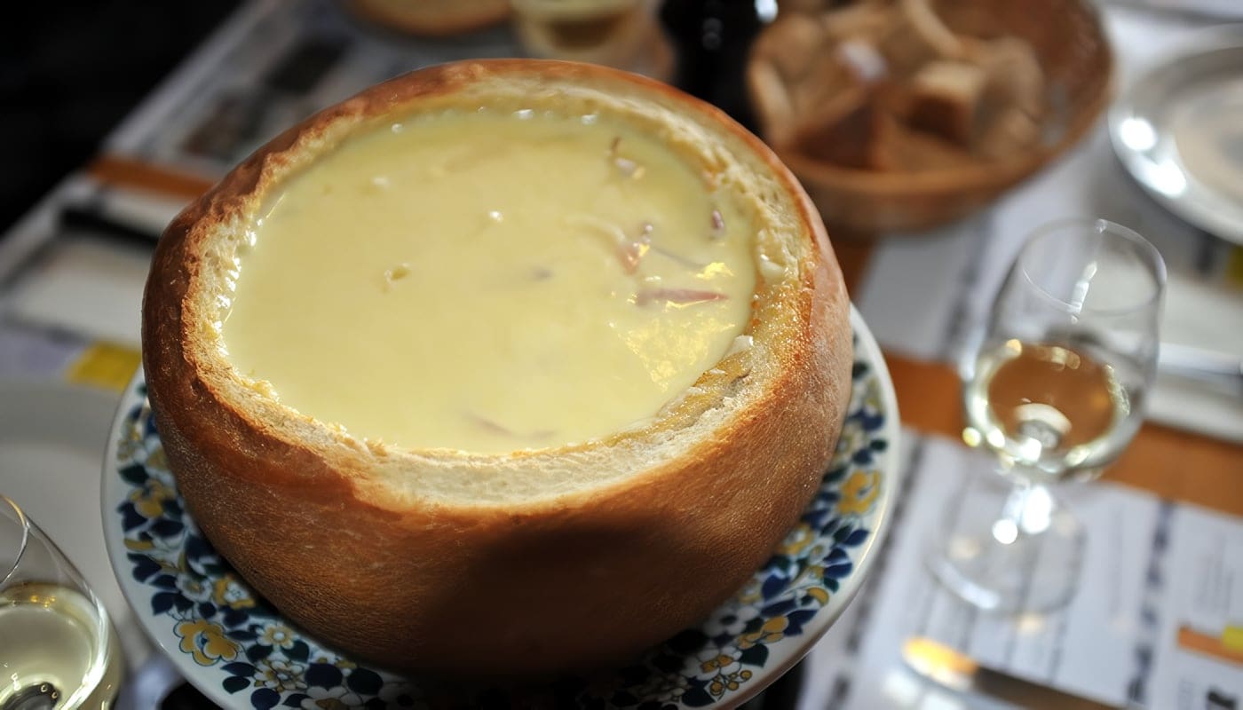 Pan relleno con fondue de queso