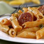 Macarrones con queso y chorizo