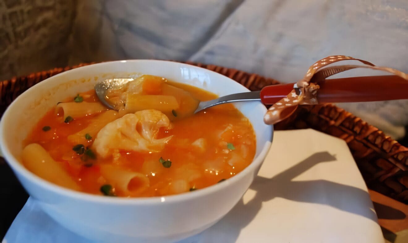 Sopa Minestrone con Ravioli