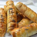 Deditos de Hojaldre Rellenos de Jamón y Queso