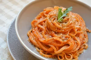 Pasta en salsa de pimientos asados