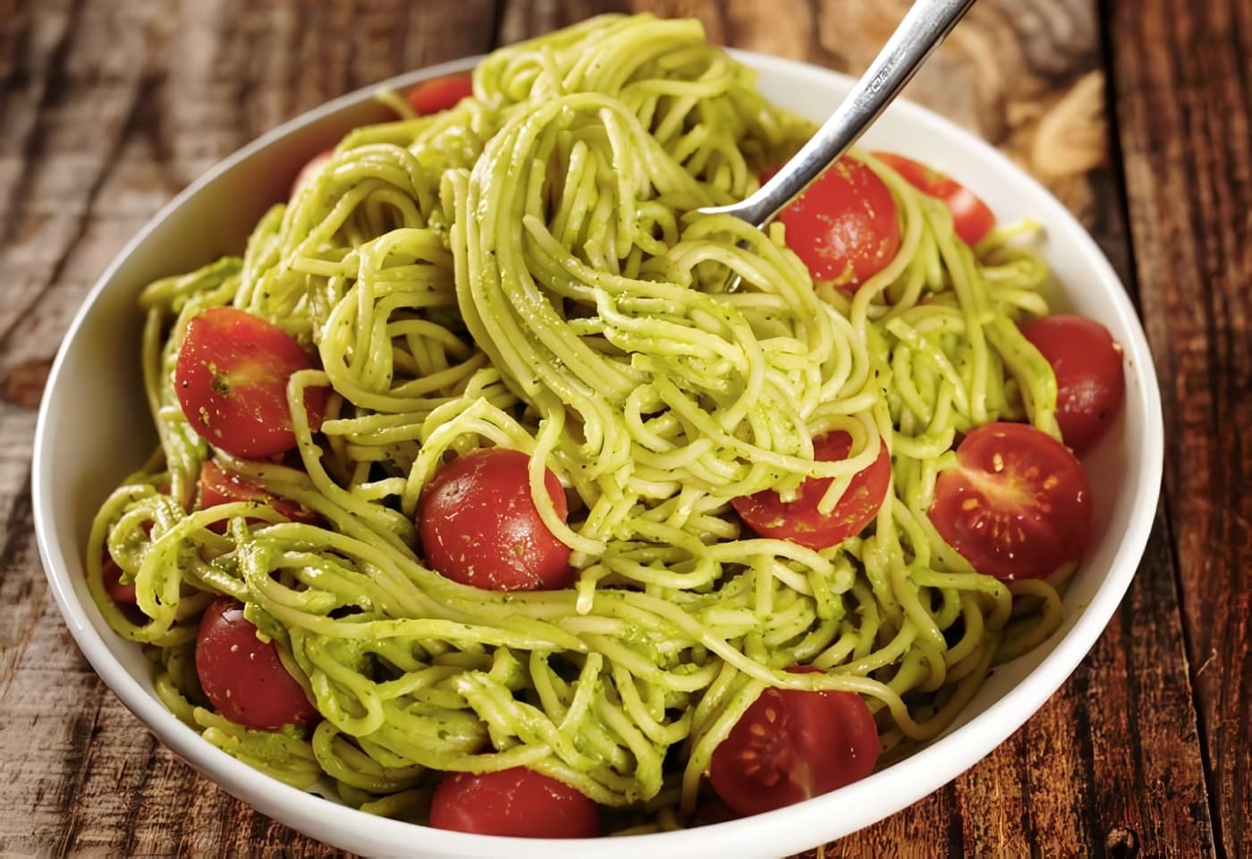 Pasta en salsa de aguacate