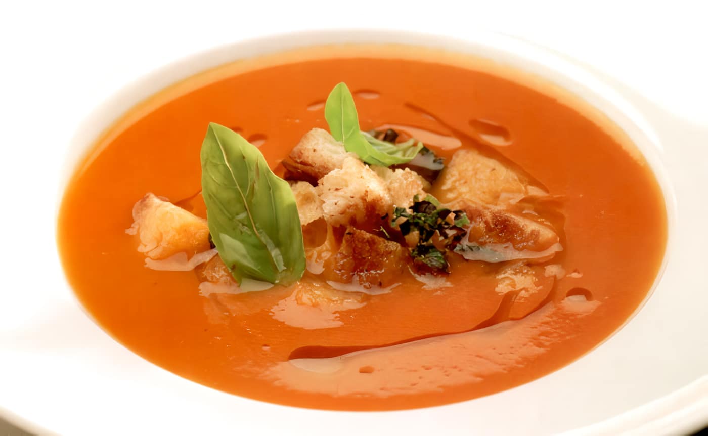 Receta de Sopa de Tomate a la Albahaca con Picatostes