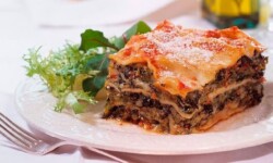 Lasagna de berenjenas, espinacas y champiñones