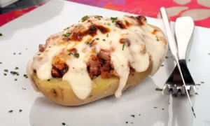 Papas rellenas con carne y queso