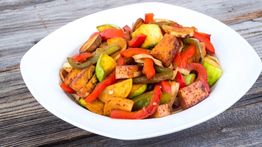 Revuelto de tofu con verduras