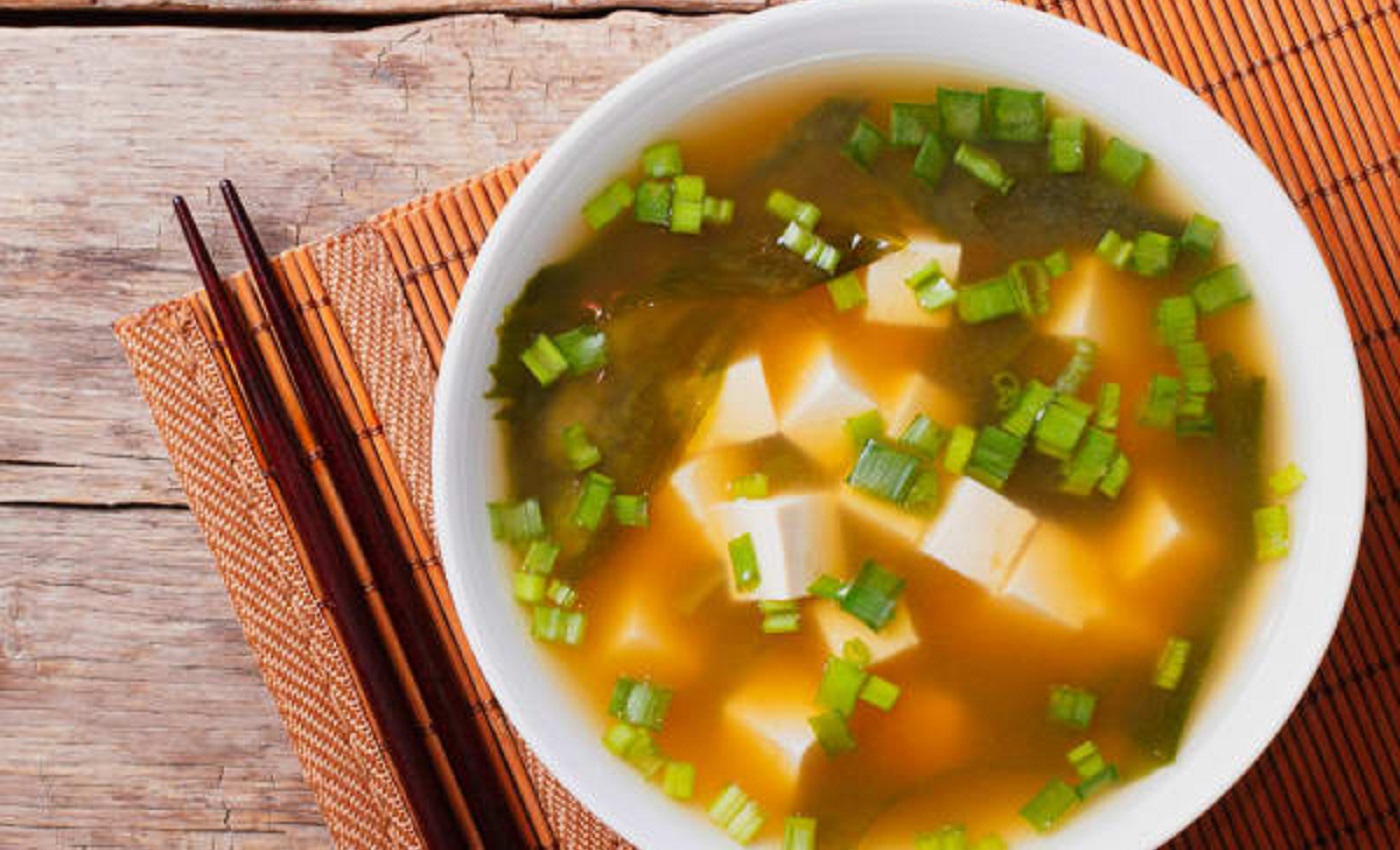 Sopa de Miso con Tofu y Algas