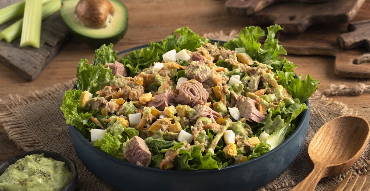 Ensalada de atún con aguacate