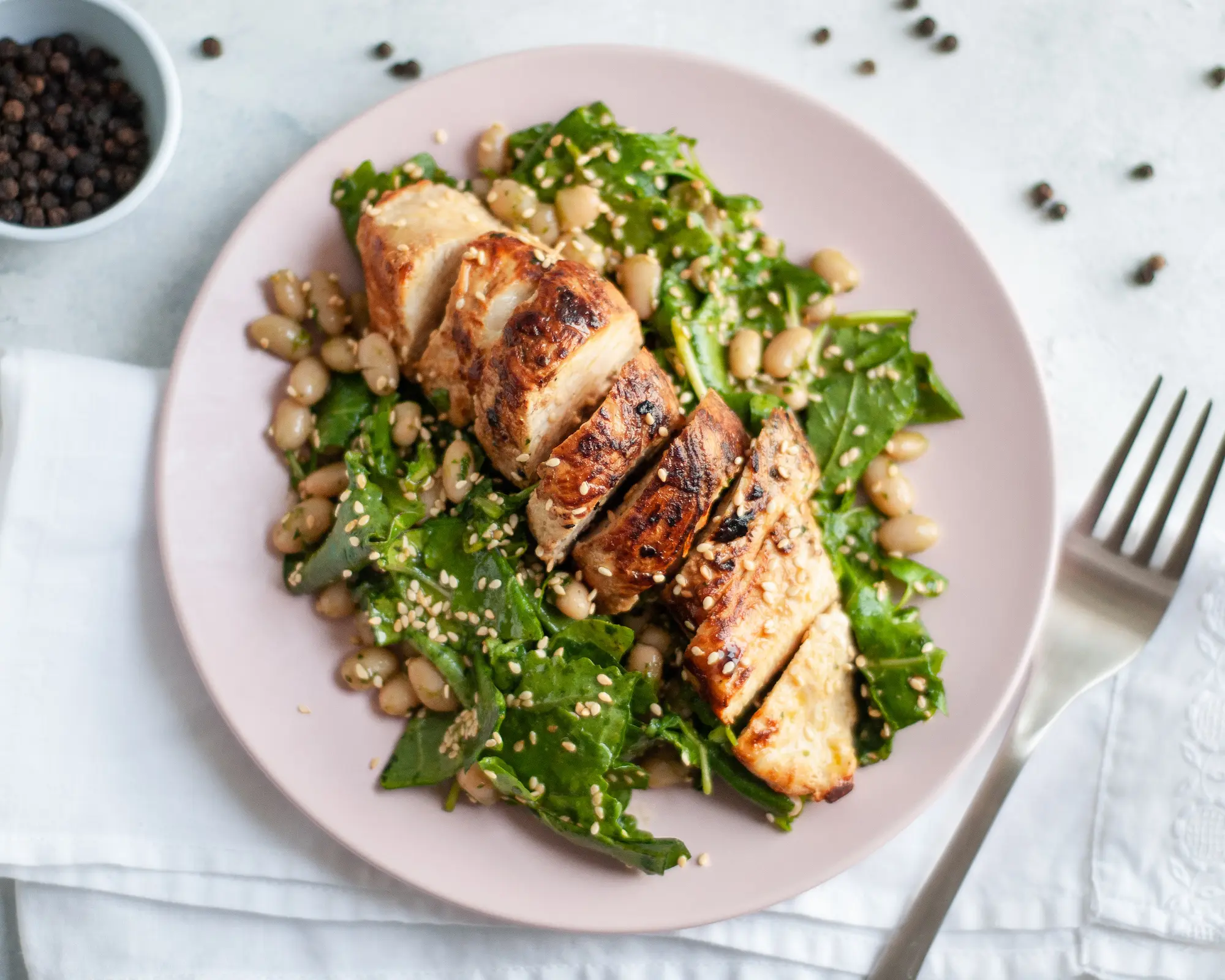 Ensalada de pollo al pesto