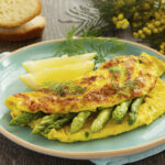 Omelette de espárragos y queso crema