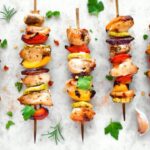 Brochetas de pollo con verduras