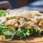 Ensalada de Pollo y Aguacate Keto
