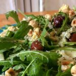 Ensalada de rúcula, queso de cabra y nueces