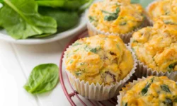 Muffins salados de huevo y espinacas