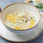 Sopa de coliflor y queso