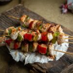 Brochetas de pollo al yogur y especias (Tavuk Şiş)