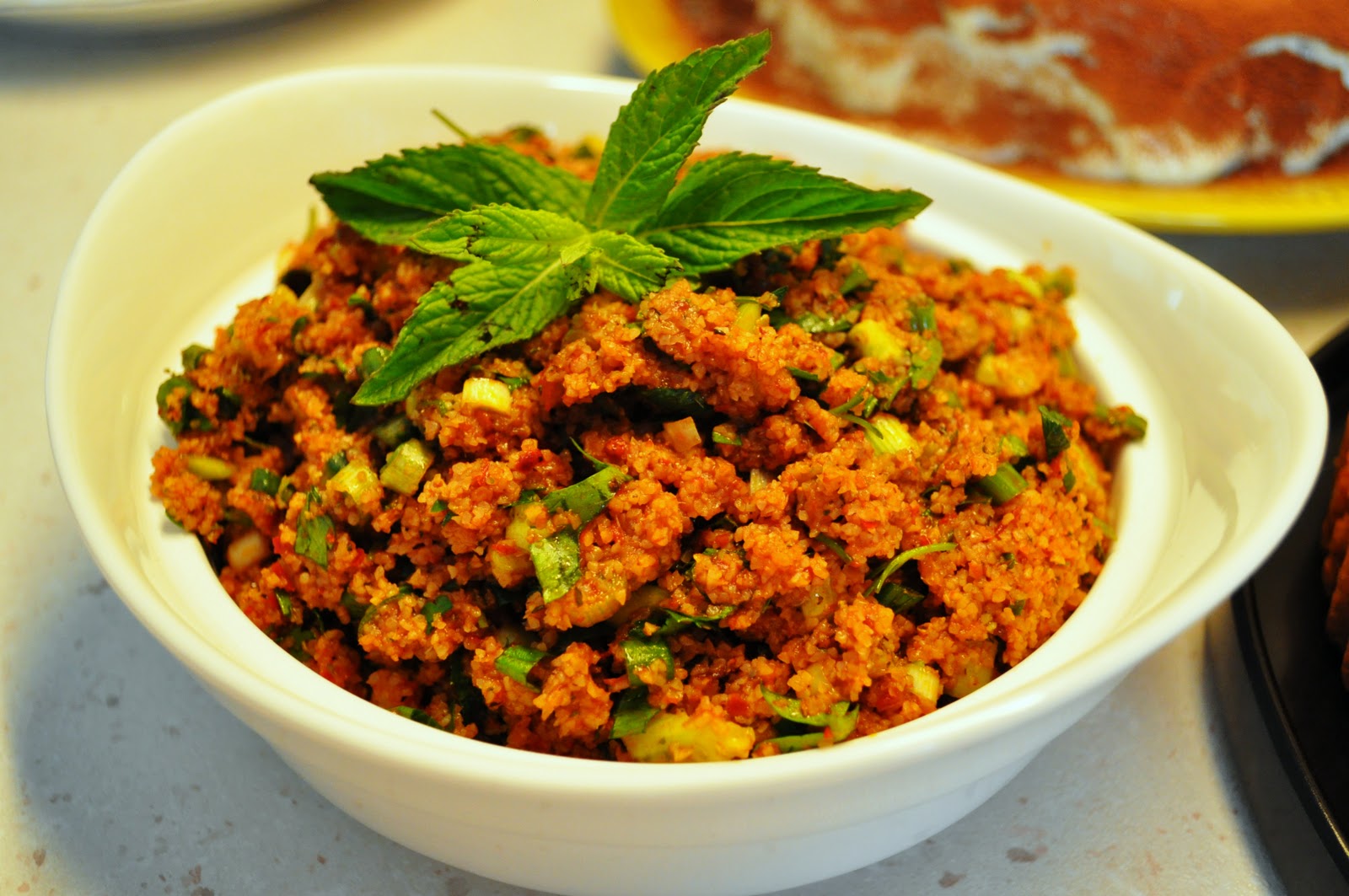 Ensalada de bulgur y hierbas (Kısır)