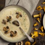 Sopa keto de champiñones con crema