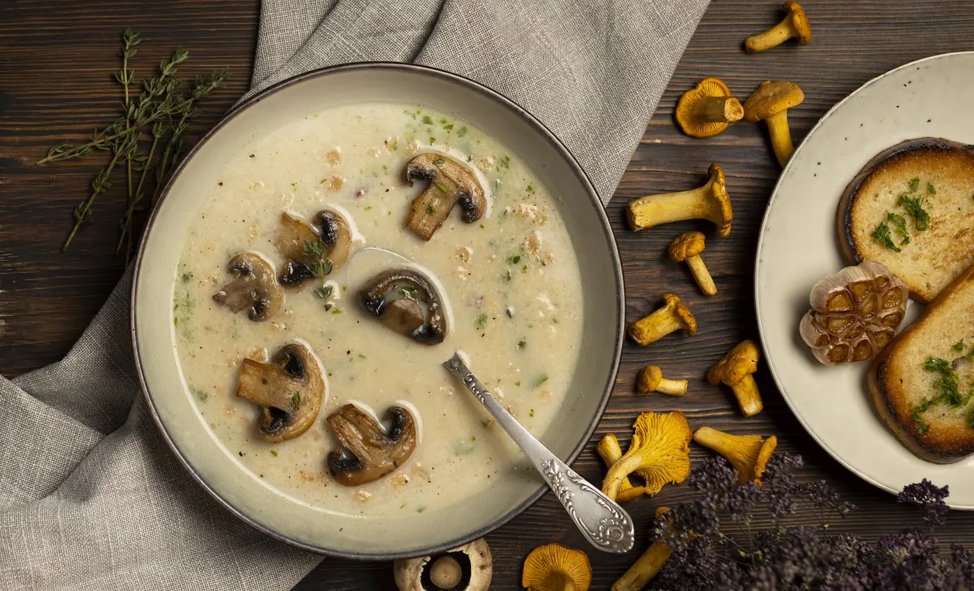 Sopa keto de champiñones con crema