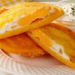 Arepa de huevo colombiana tradicional