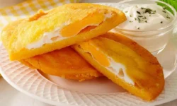 Arepa de huevo colombiana tradicional