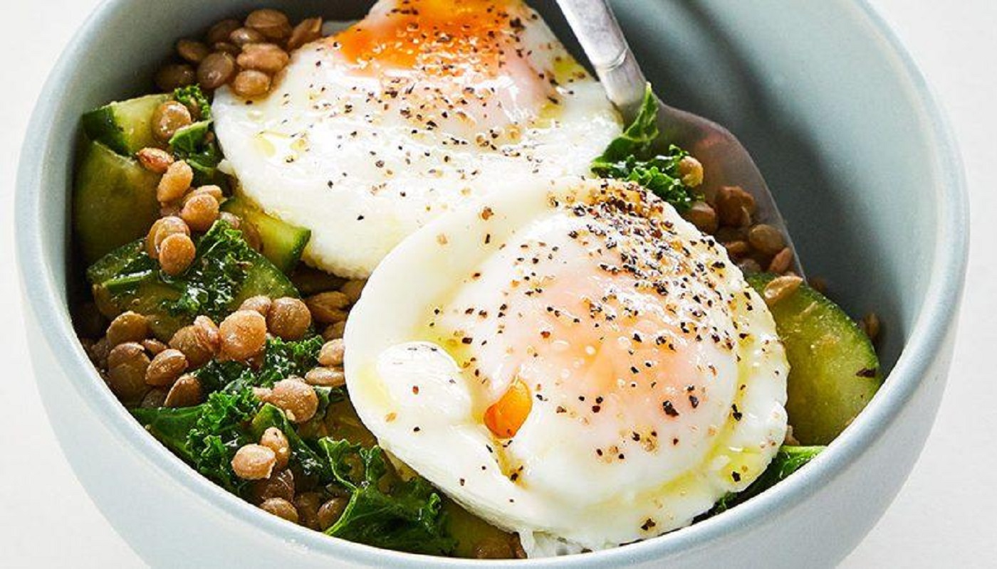 Huevos pochados con crema de lentejas