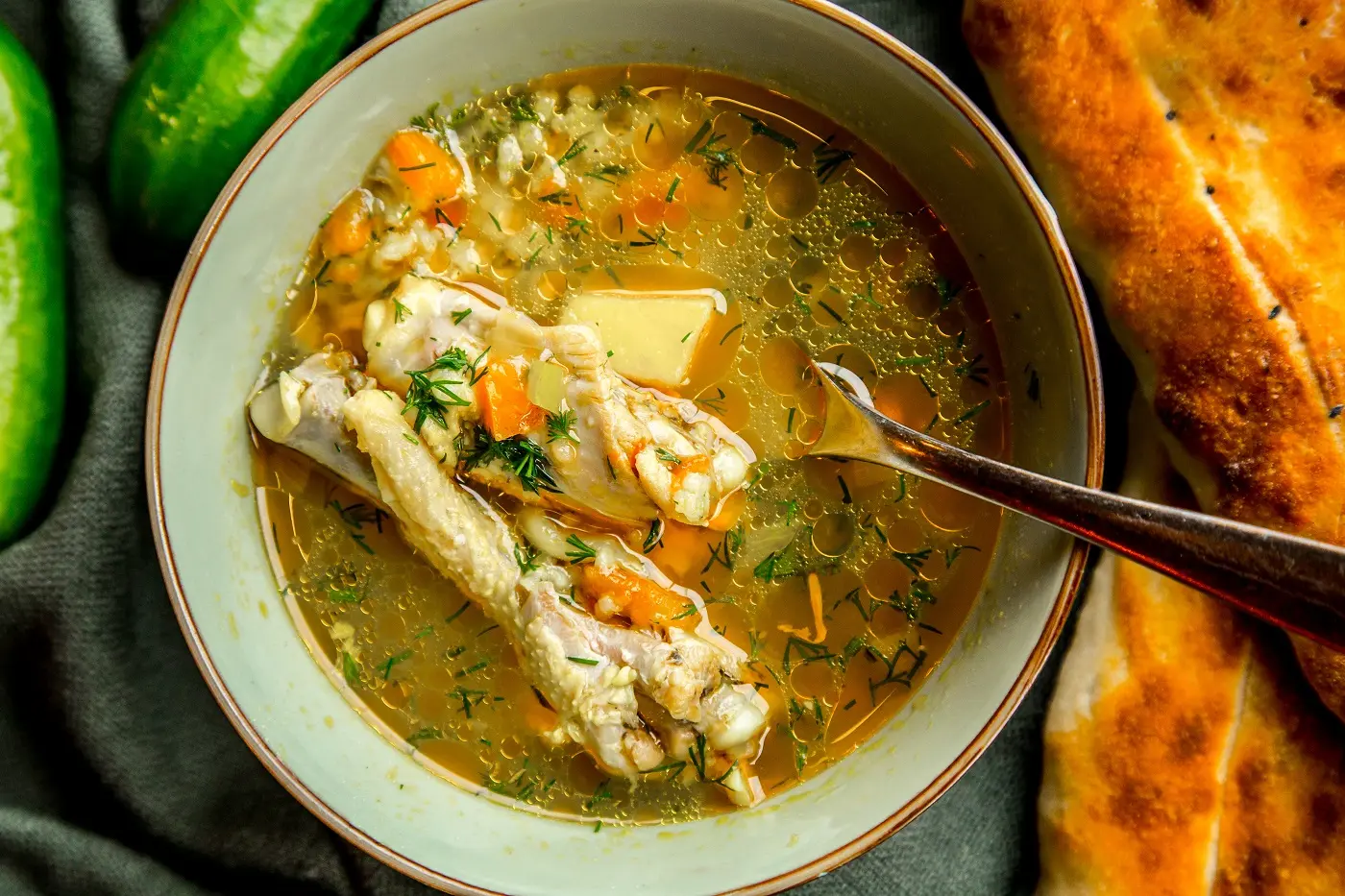Sopa de Pollo Tradicional Colombiana